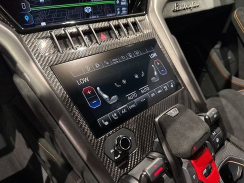 Used 2023 Lamborghini Urus Performante image 34