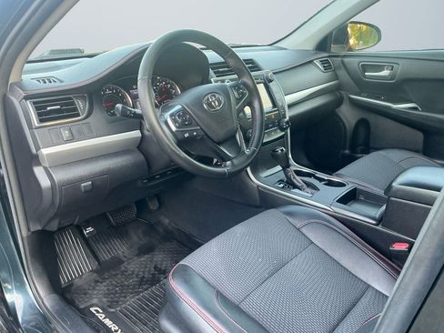 Used 2016 Toyota Camry SE w/ Moonroof Package image 9