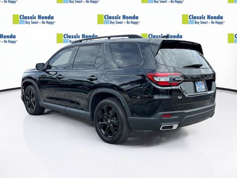 Certified 2025 Honda Pilot Black Edition image 5