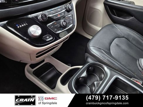 Used 2022 Chrysler Pacifica Touring-L FWD image 19
