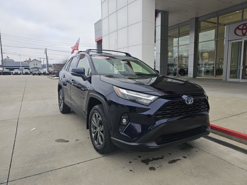 Certified 2022 Toyota RAV4 XLE Premium image 2