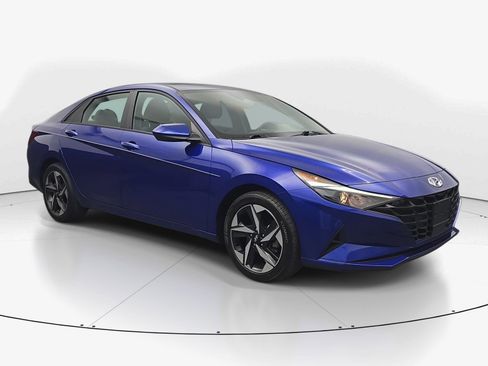 Used 2023 Hyundai Elantra SEL w/ Convenience Package FWD image 2