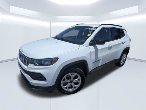 Used 2025 Jeep Compass Latitude AWD/4WD image 1