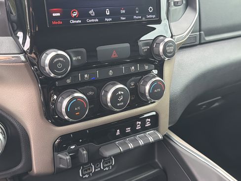 Used 2021 RAM 1500 Laramie AWD/4WD image 35