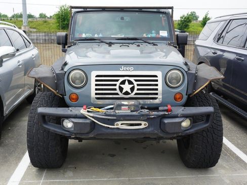 Used 2013 Jeep Wrangler Unlimited Rubicon AWD/4WD image 3