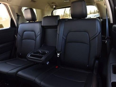 Used 2024 Nissan Pathfinder SL image 25