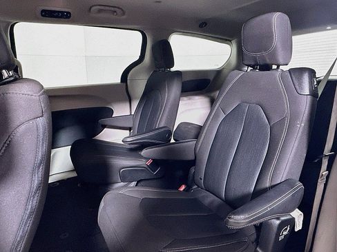 Used 2023 Chrysler Voyager LX FWD image 20