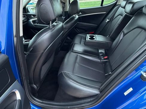 Used 2019 Genesis G70 2.0T Advanced image 21