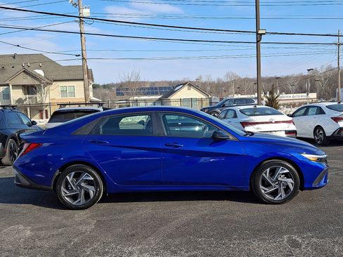 Certified 2025 Hyundai Elantra Sport image 7