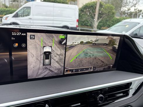 Used 2025 INFINITI QX80 Sensory image 4