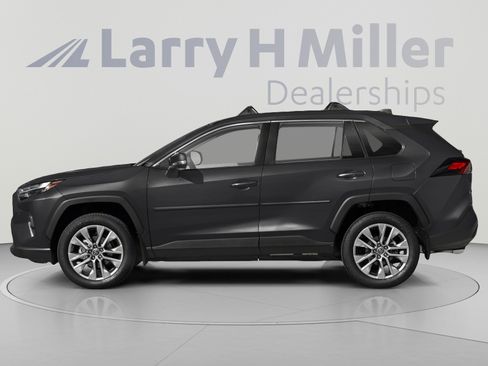 Used 2025 Toyota RAV4 XLE AWD/4WD image 3