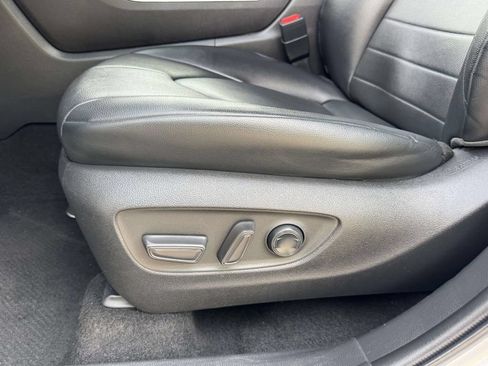 Used 2022 Toyota Highlander XLE FWD image 20