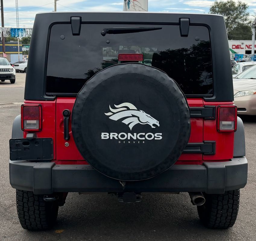 Used 2014 Jeep Wrangler Unlimited Rubicon w/ Connectivity Group AWD/4WD image 4