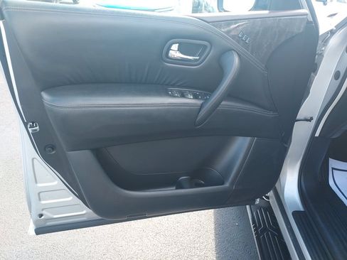 Used 2023 Nissan Armada Platinum w/ Captain's Chairs Package RWD image 12