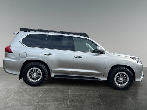 Used 2021 Lexus LX 570 4WD w/ Luxury Package image 10