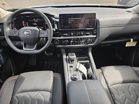 New 2026 Nissan Pathfinder Platinum w/ Accent Package AWD/4WD image 20