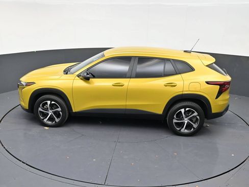 Used 2024 Chevrolet Trax RS FWD image 13