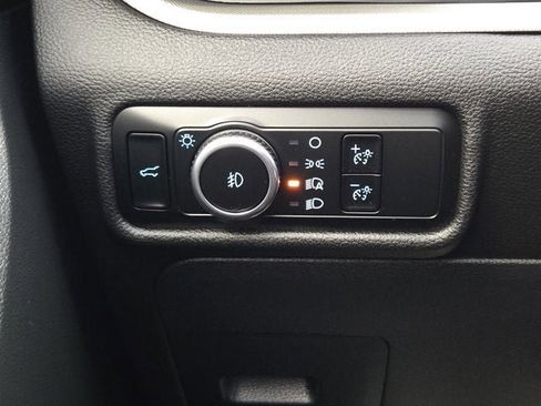 Used 2024 Ford Explorer XLT w/ Equipment Group 202A AWD/4WD image 28