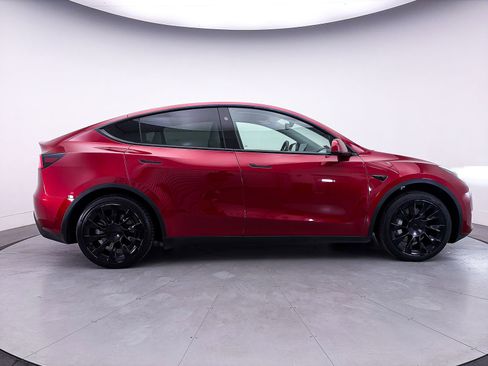 Used 2024 Tesla Model Y 2WD image 16