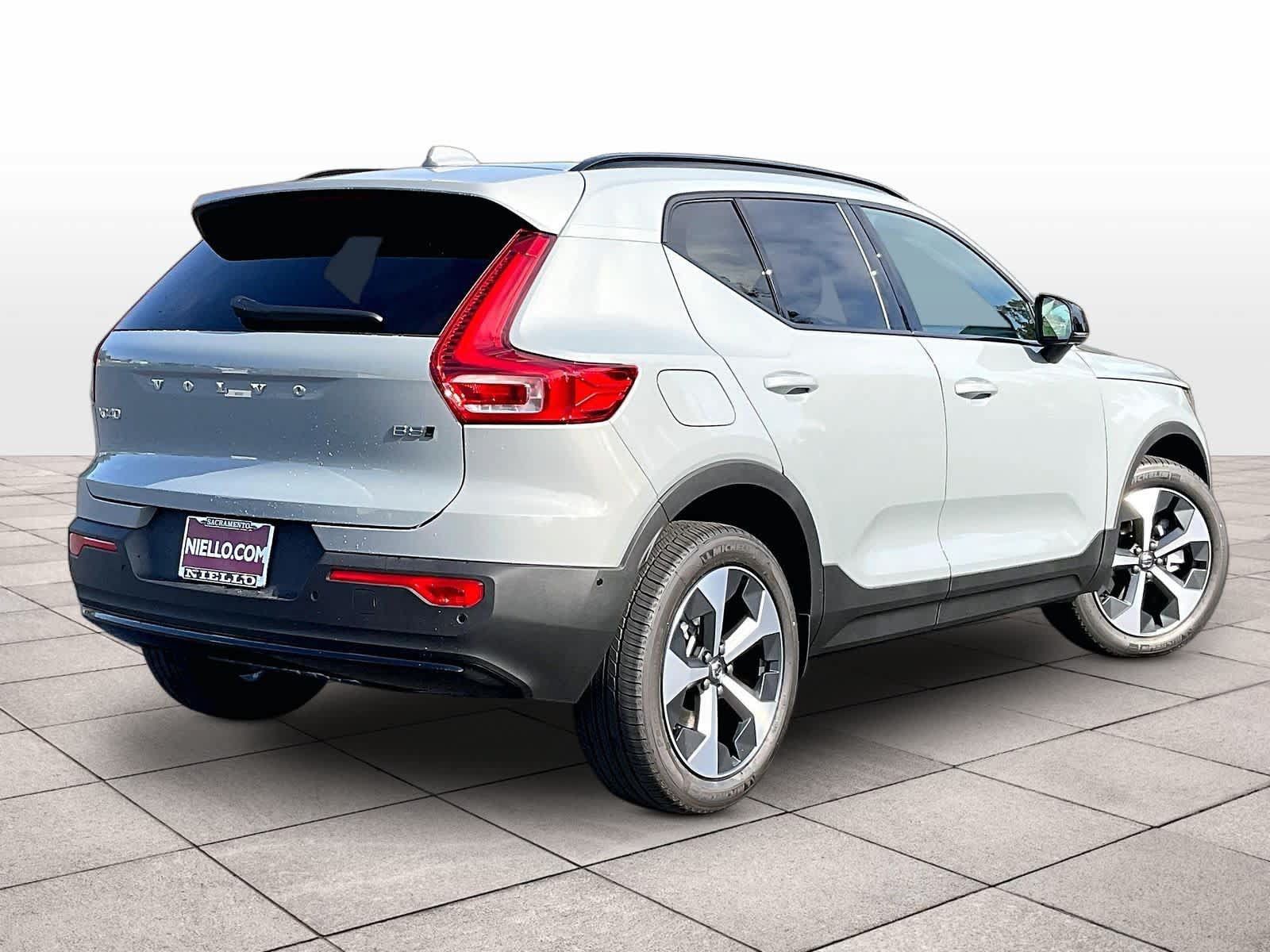 New 2026 Volvo XC40 B5 Plus w/ Protection Package Premier AWD/4WD image 4