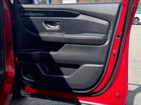 Used 2025 Honda Pilot TrailSport image 12