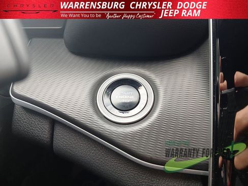 Used 2024 Jeep Grand Cherokee L Altitude image 28