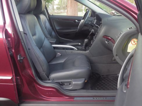 Used 2004 Volvo V70 image 18