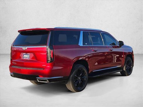 Used 2022 Cadillac Escalade ESV Premium Luxury image 5