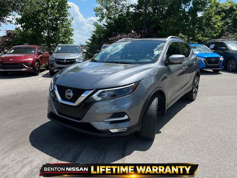 Used 2021 Nissan Rogue Sport SL w/ Premium Package FWD image 4