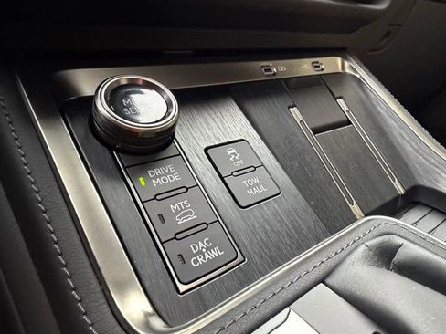 Used 2025 Lexus GX 550 image 17