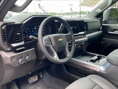 Used 2024 Chevrolet Silverado 2500 LTZ w/ LTZ Convenience Package AWD/4WD image 15