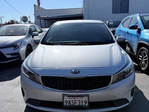Used 2018 Kia Forte LX w/ LX Rear Camera Package image 3