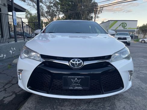 Used 2016 Toyota Camry SE image 2