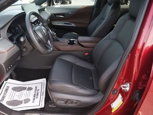 Used 2023 Toyota Venza XLE AWD/4WD image 9
