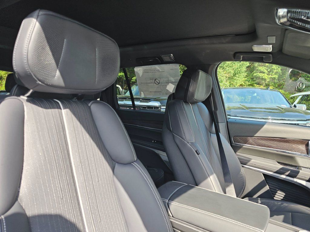 New 2027 Cadillac Vistiq Luxury AWD/4WD image 10