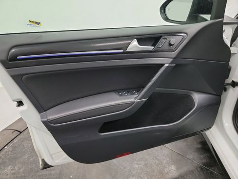 Used 2018 Volkswagen Golf R 4-Door image 13