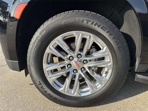 Used 2023 GMC Yukon XL SLT w/ SLT Premium Package image 9