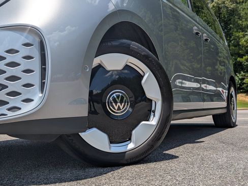 Used 2025 Volkswagen ID. Buzz 1st Edition RWD image 39