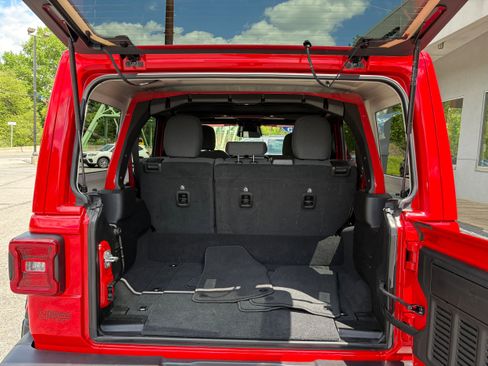 Certified 2025 Jeep Wrangler Unlimited Sahara AWD/4WD image 10
