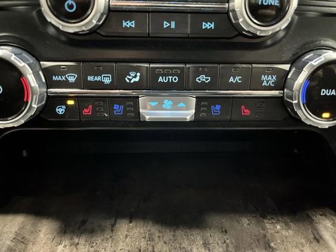 Used 2023 Ford F150 Lariat w/ Equipment Group 502A High image 7