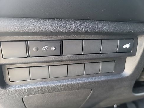 Used 2025 Mitsubishi Outlander AWD image 10