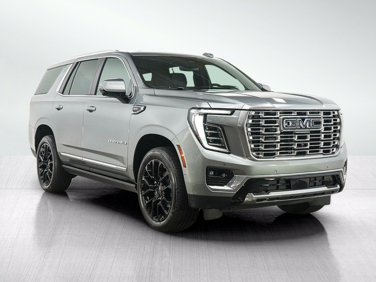 Used 2025 GMC Yukon Denali w/ Sun & Power Step Package AWD/4WD image 7
