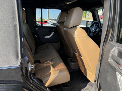 Used 2014 Jeep Wrangler Unlimited Rubicon w/ Dual Top Group AWD/4WD image 11