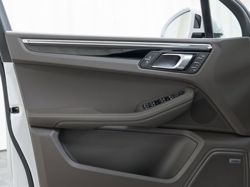 New 2026 Porsche Macan AWD/4WD image 14