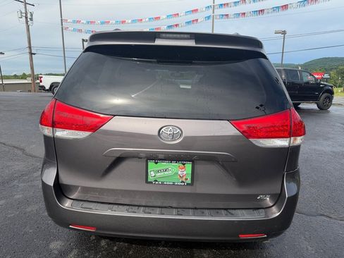 Used 2013 Toyota Sienna XLE FWD image 6
