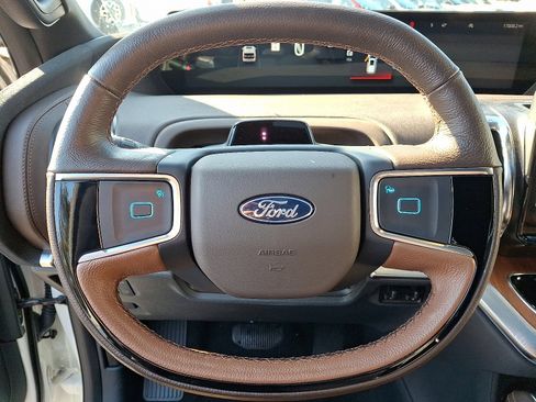 Used 2025 Ford Expedition King Ranch image 21