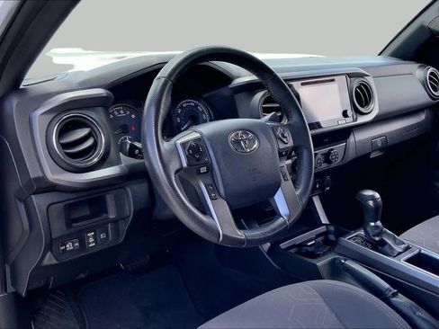 Used 2019 Toyota Tacoma TRD Sport w/ Technology Package AWD/4WD image 17