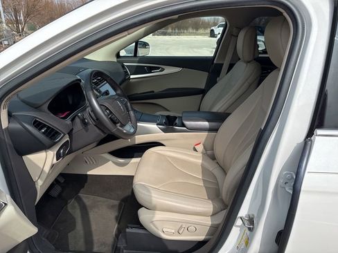 Used 2020 Lincoln Nautilus FWD w/ Equipment Group 101A image 10