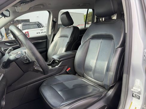 Used 2022 Jeep Grand Cherokee L Limited image 13