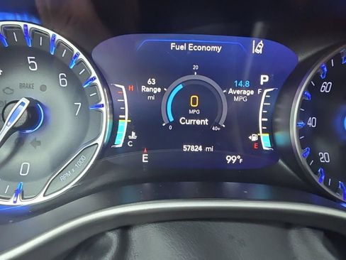 Used 2023 Chrysler Pacifica Touring-L FWD image 15